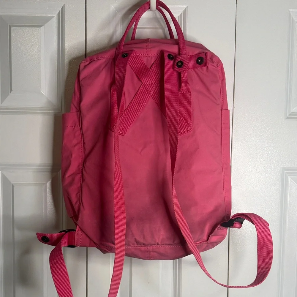 Fjallraven Kanken Hot Pink Backpack with Front Pocket - Picture 4 of 4